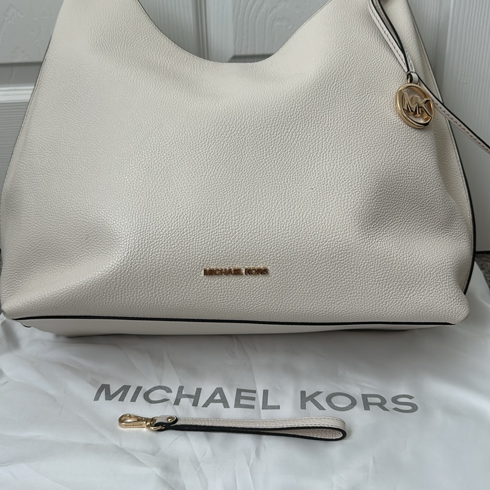 Michael Kors Cream Leather Shoulder Bag - Picture 2 of 6